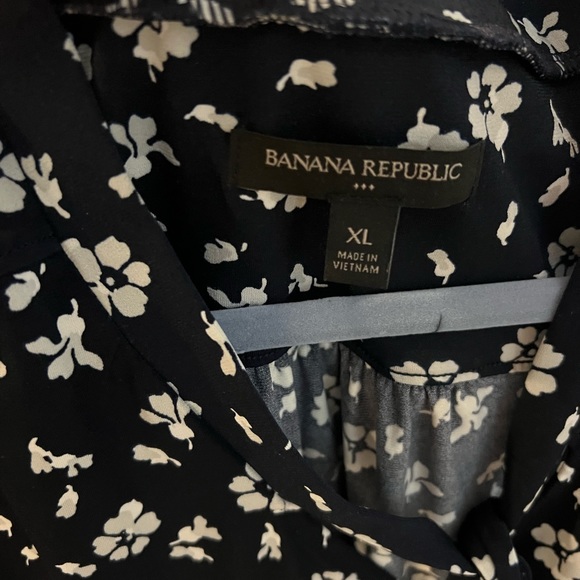 Banana Republic blouse.  XL - Picture 3 of 3